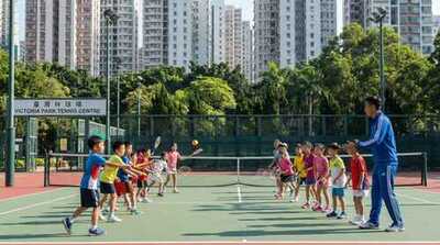 Junior group practicing volley at Victoria Park